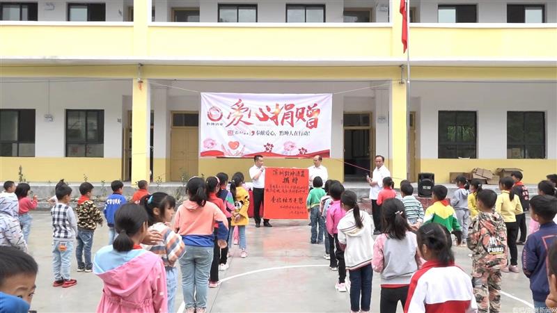 深圳黔坤酒业助学资困，爱心情暖学子