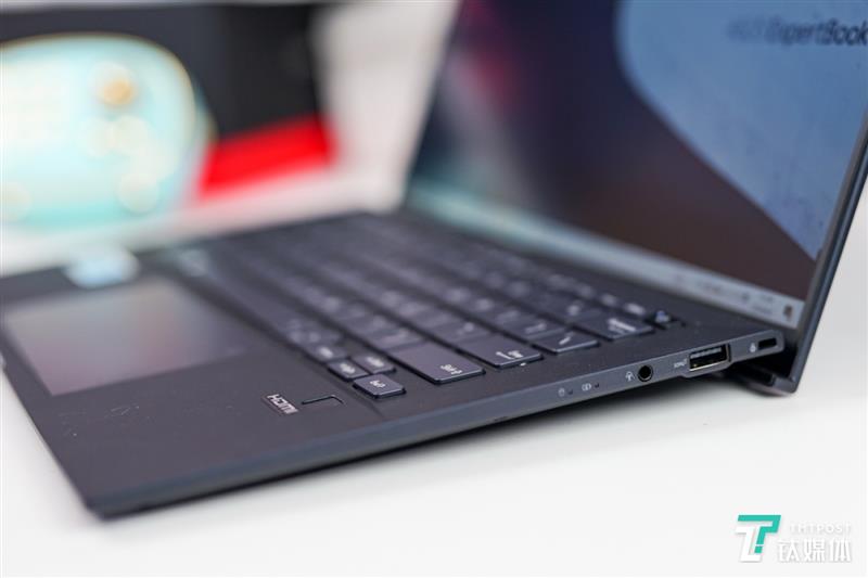 华硕灵珑II评测：获英特尔雅典娜计划认证，重量仅990克        