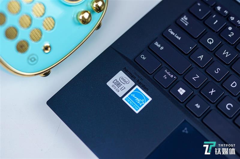 华硕灵珑II评测：获英特尔雅典娜计划认证，重量仅990克        