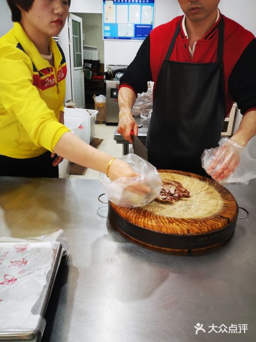 探秘合肥有名的肖氏贡鹅,40年老字号卤味有何不同?