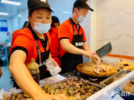 用匠心卤制舌尖美味，肖氏贡鹅一火就是近四十年