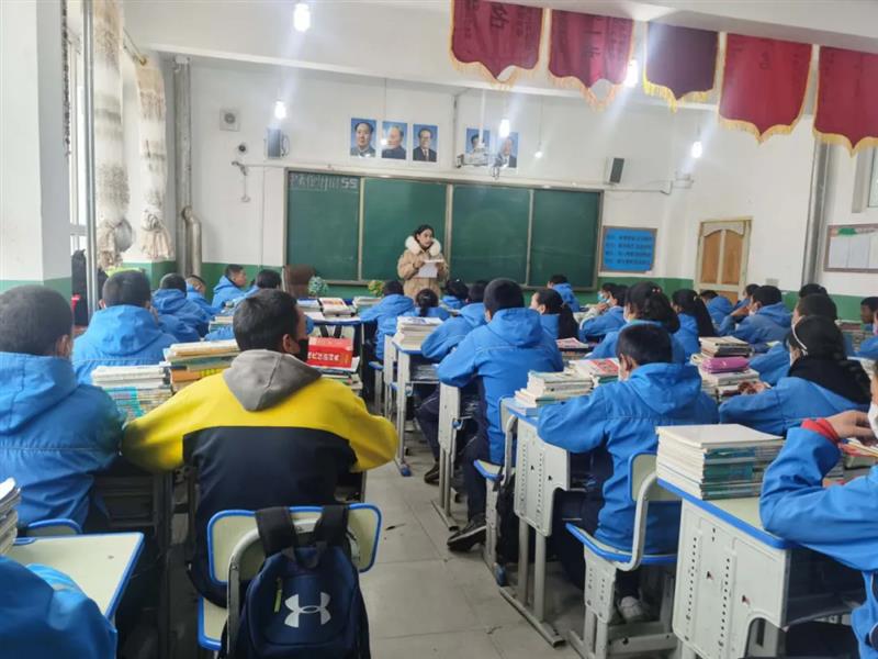 治多教师用坚守精神扎根基层，点亮教育的希望明灯