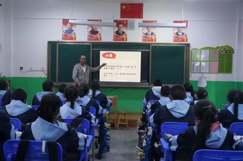 治多教师用坚守精神扎根基层，点亮教育的希望明灯