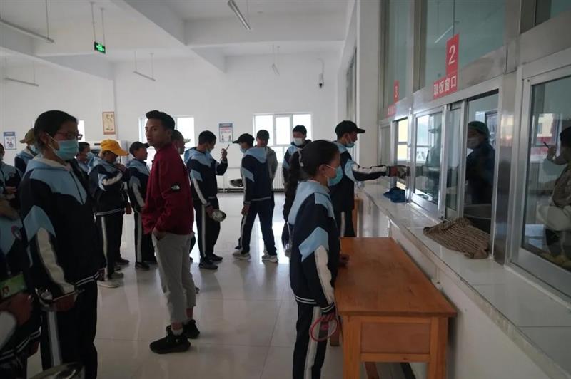 治多教师用坚守精神扎根基层，点亮教育的希望明灯