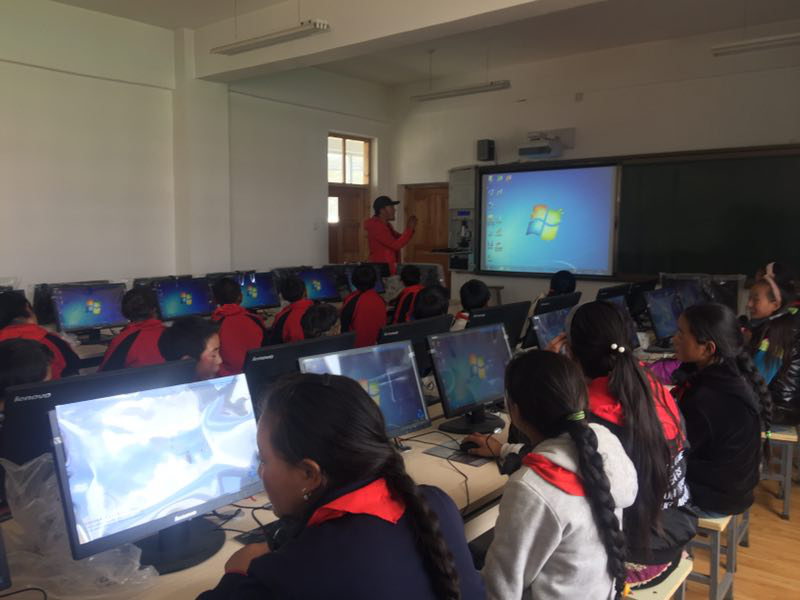 治多教师用坚守精神扎根基层，点亮教育的希望明灯