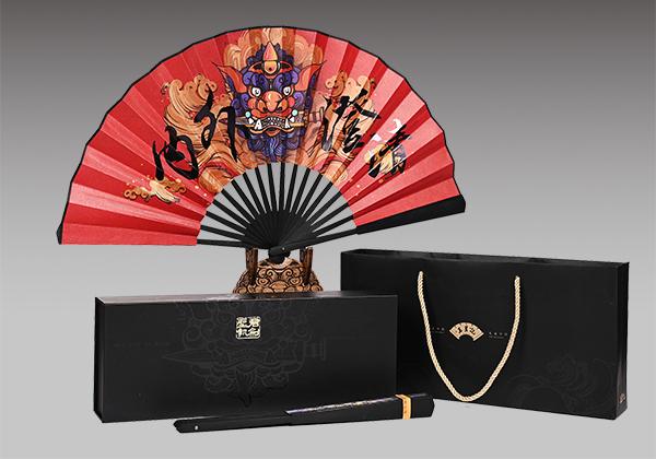 点击图片翻到下一页>> 老字号品牌年轻化怎么玩?以王星记扇子为例