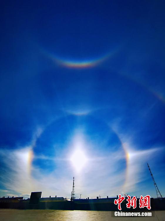 漠河上空现“四日耀空”奇观
