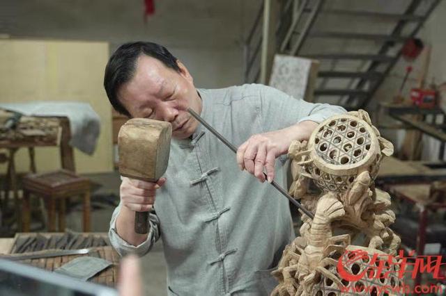 丝上绣世界 木里雕乾坤——非遗技艺焕发生机 丝上绣世界 木里雕乾坤——非遗技艺焕发生机