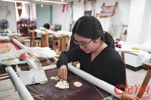 丝上绣世界 木里雕乾坤——非遗技艺焕发生机 丝上绣世界 木里雕乾坤——非遗技艺焕发生机