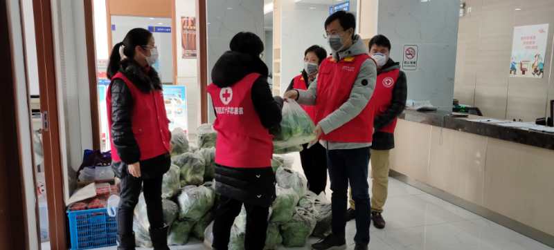 点击图片翻到下一页>> “这个红茶真行,这个书记更行”——记苏州市派驻吴中区金庭镇衙甪里村第一书记杨建华