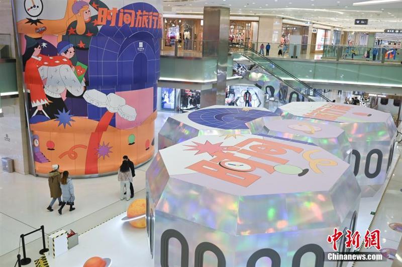“时间旅行舱”亮相北京商超引市民