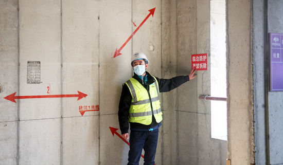 项目相关负责人介绍安全、质量、进度等情况