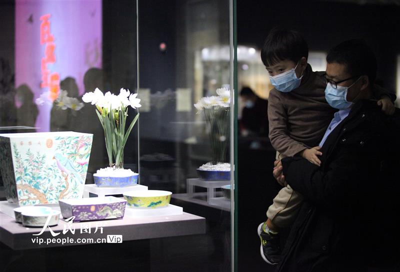 南京博物院举办“百花呈瑞”迎春特展