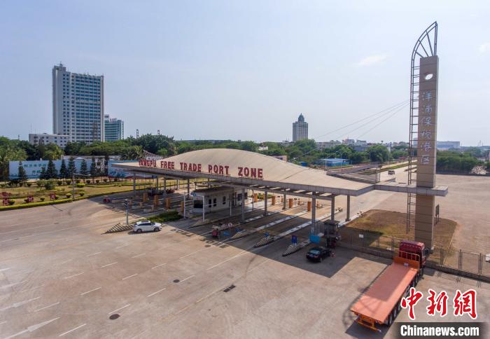 航拍洋浦保税港区 骆云飞 摄