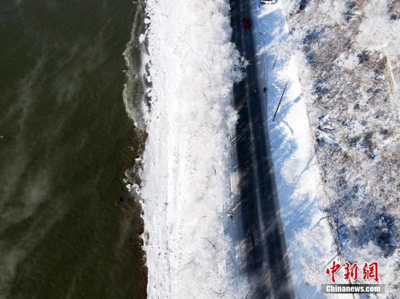 航拍松花江岸雾凇：玉树琼枝犹若仙境