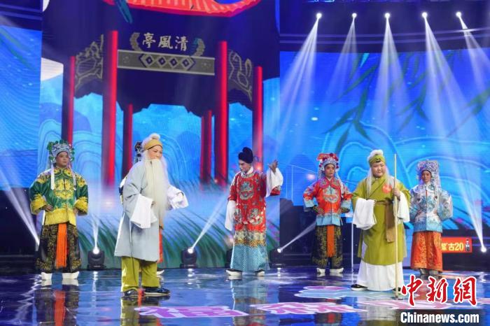 图为1月31日，小选手们在擂台赛现场表演。　孟俊宝 摄