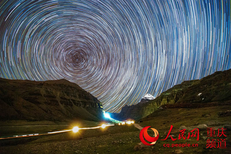 转山，像是油画绘制的迷人艺术品（摄于西藏阿里冈仁波齐）。 戴建峰摄 