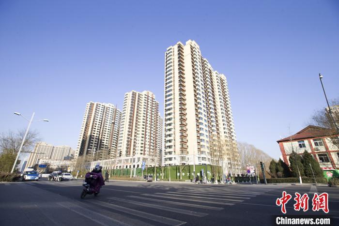 资料图：与上海外滩一江之隔的陆家嘴金融中心。 汤彦俊 摄