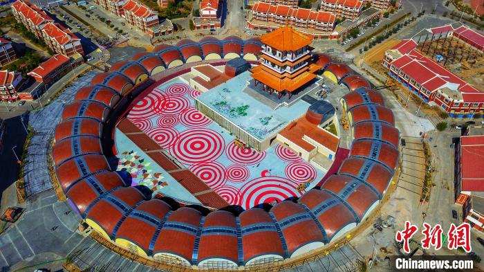 图为2020年10月14日航拍的位于宁夏银川市永宁县闽宁镇的中国(宁夏)国际葡萄酒博览会永久性会址——宁夏贺兰红共享酒庄。 宁夏贺兰山东麓葡萄产业园管委会供图 图为2020年10月14日航拍的位于宁夏银川市永宁县闽宁镇的中国(宁夏)国际葡萄酒博览会永久性会址——宁夏贺兰红共享酒庄。 宁夏贺兰山东麓葡萄产业园管委会供图