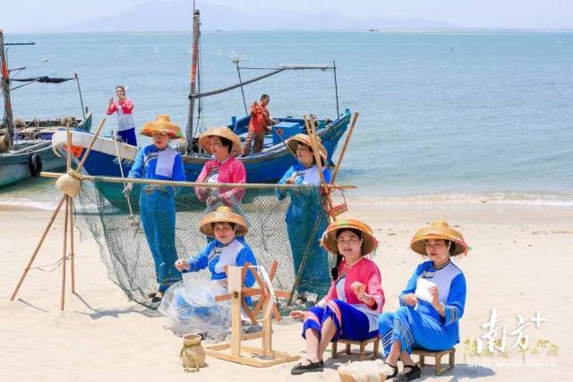 推介会上的渔歌表演。 推介会上的渔歌表演。