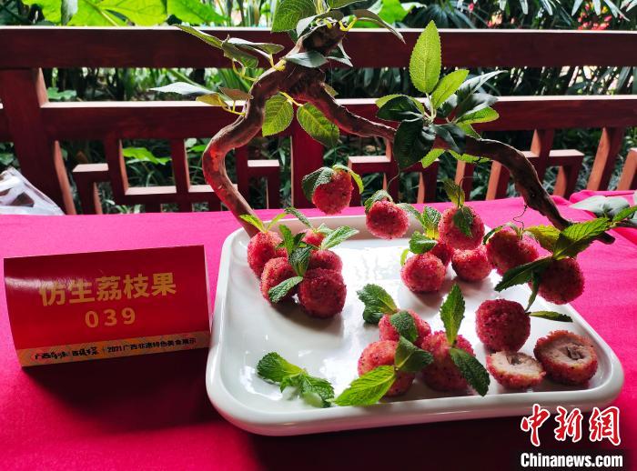 图为广西特色美食展示。　黄艳梅 摄