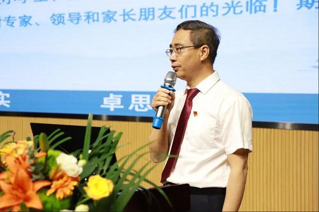 点击图片翻到下一页>> 成都实外附小省级课题成果发布会隆重举行!