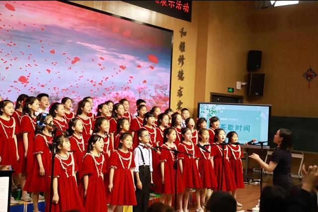 点击图片翻到下一页>> 成都实外附小省级课题成果发布会隆重举行!