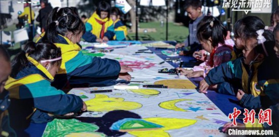 “大山里的小小航天人”：点燃科幻之梦 韩宪 摄