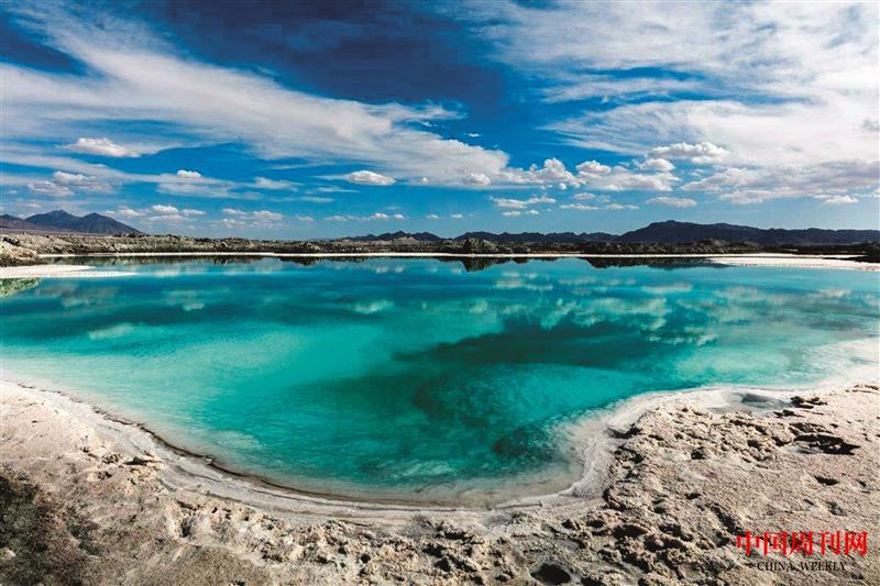 察尔汗盐湖是世界是最大的盐湖，号称盐湖之王。.jpeg