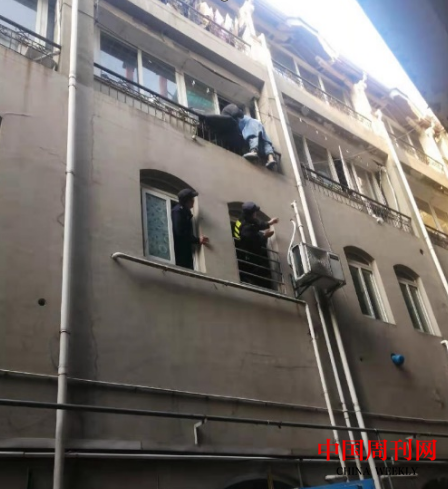 【2】跳楼者已经被成功救回.png 【2】跳楼者已经被成功救回.png
