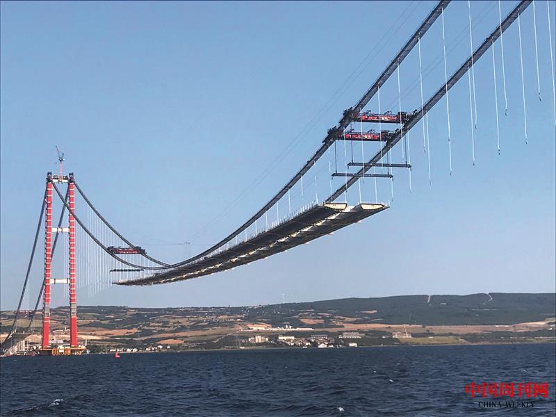 恰纳卡莱大桥 - 钢箱梁吊装 1.jpeg