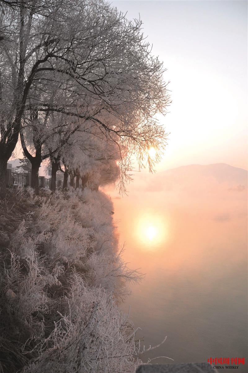 镜泊湖雾凇.jpg