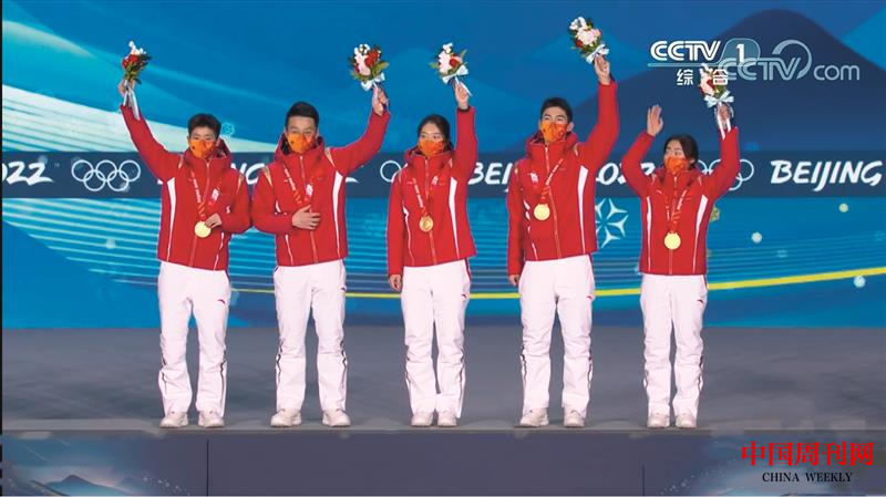 5.任子威（左二）在北京冬奥会领奖台.png