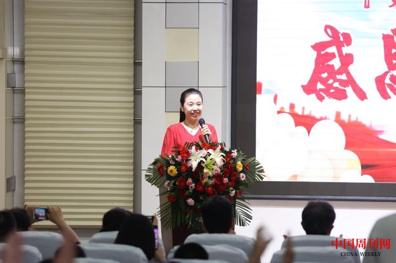 8.教师代表高翠任讲话.JPG