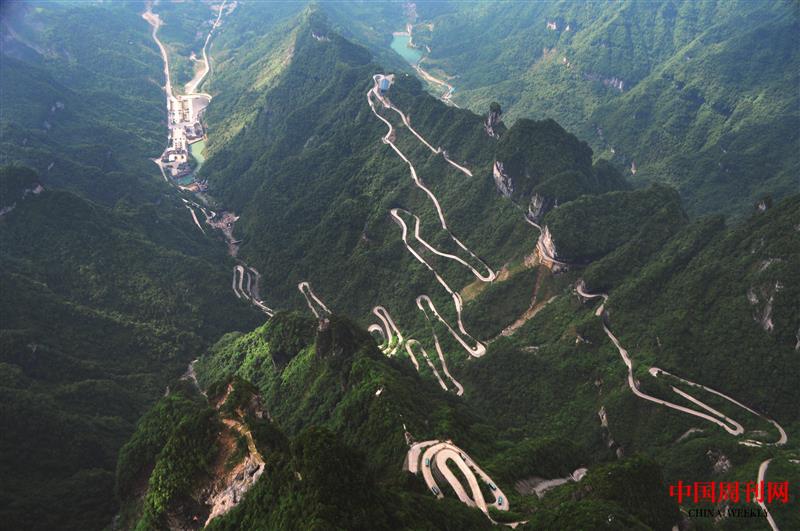 摄图网_500693032_张家界天门山盘山公路（企业商用）.jpg
