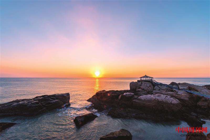 摄图网_500920960_浙江舟山东极岛日出（企业商用）.jpg