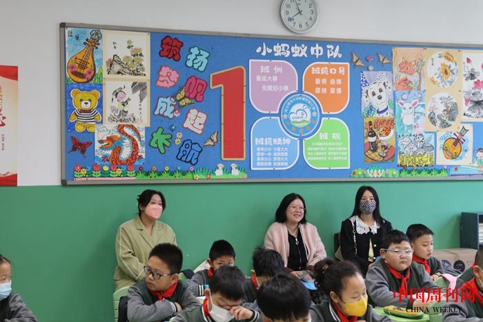 4.家长听课.JPG
