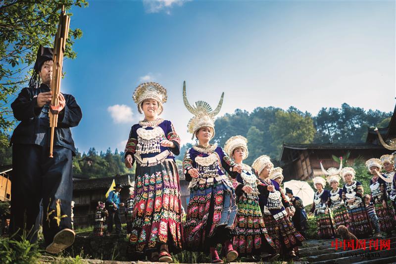 摄图网_500748019_黔东南苗寨迎客（企业商用）.jpg