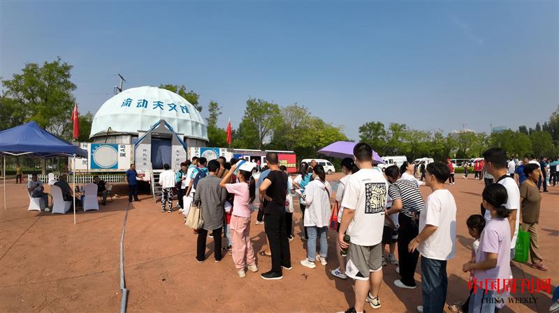 邢台市青少年及广大群众积极参与现场科普活动.jpg