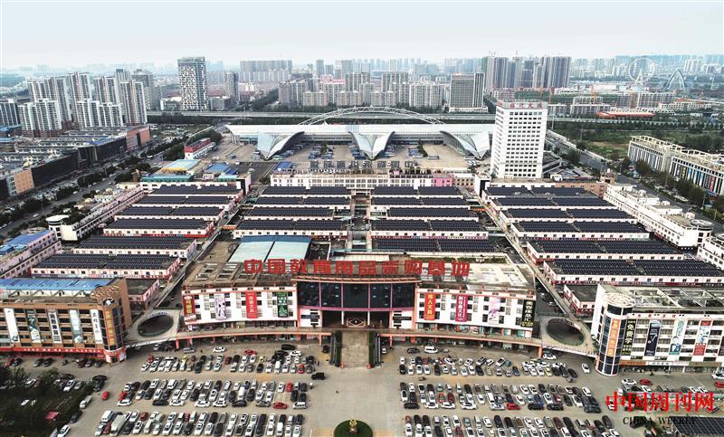 俯瞰中国教育用品采购基地楼顶光伏发电项目.jpg