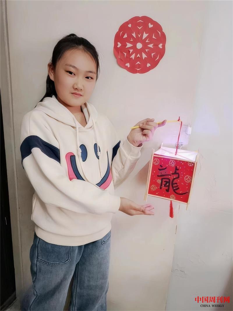 四维1： 巧手做花灯.jpg