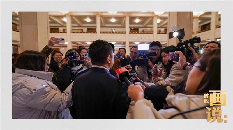 “意犹未尽”的各路记者对走出会场的政协委员抛出问题