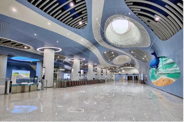 高净空上“拼拼图”——深圳地铁8号线二期工程大梅沙站内装修纪实 | 中国周刊