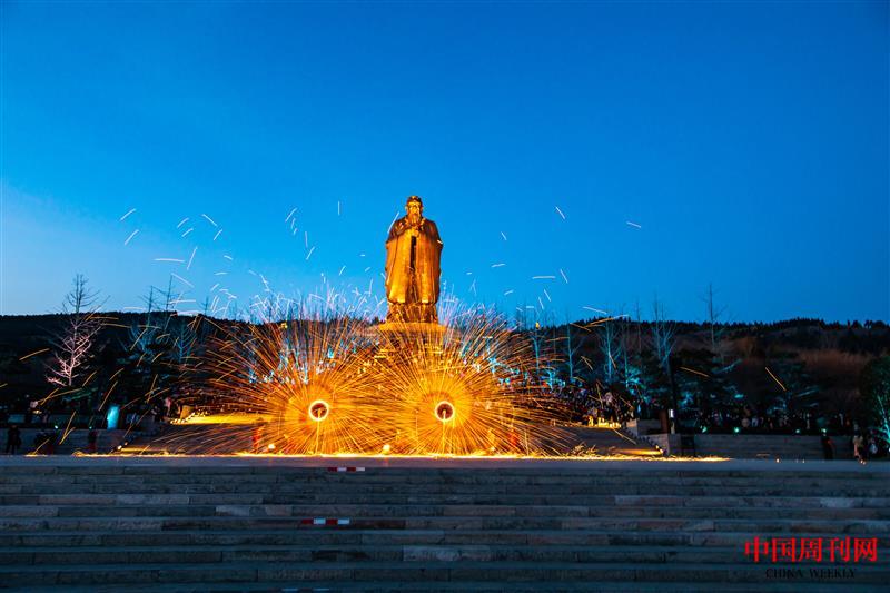 孔子雕像.jpg 孔子雕像.jpg