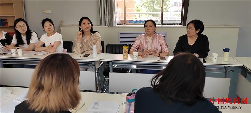 四维3:老师们正在进行课例分析.jpg 四维3:老师们正在进行课例分析.jpg