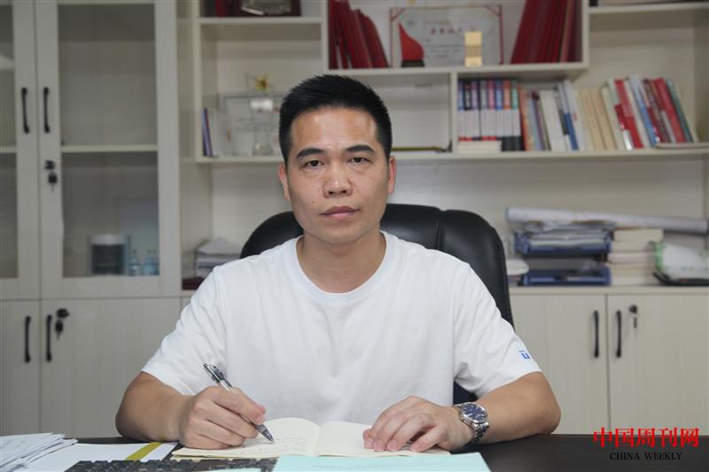 深圳市元岭股份合作公司党支部书记郑秋强.jpg 深圳市元岭股份合作公司党支部书记郑秋强.jpg