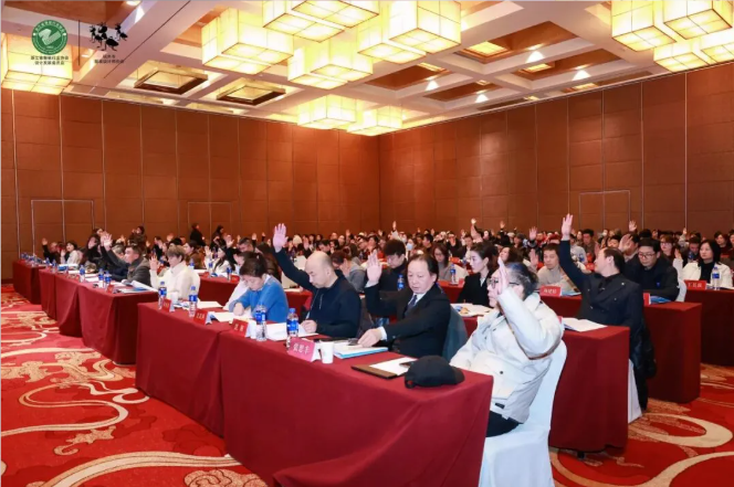 杭州市服装设计师协会第五届会员大会在杭州举行！中闰汉宇影业、叁崇映设正式成为会员单位